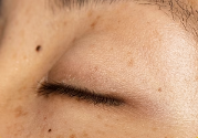 ✓ Reduce visiblemente ojeras y bolsas — efecto drenante inmediato.